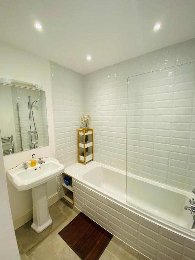 Elegant Spacious Apartment In Heart Of St Leonards ヘイスティングス エクステリア 写真