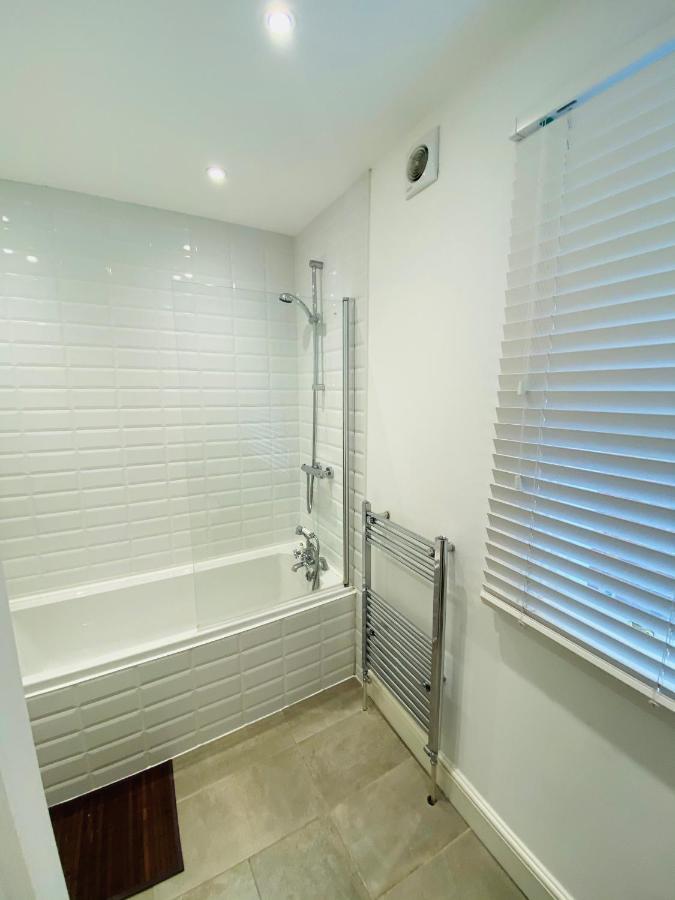 Elegant Spacious Apartment In Heart Of St Leonards ヘイスティングス エクステリア 写真