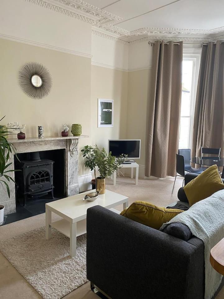 Elegant Spacious Apartment In Heart Of St Leonards ヘイスティングス エクステリア 写真